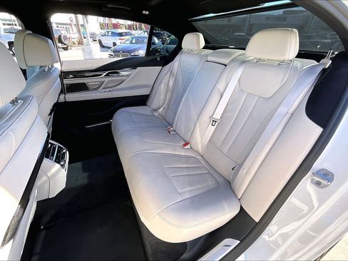 Used 2022 BMW 740i w/ M Sport Package image 19