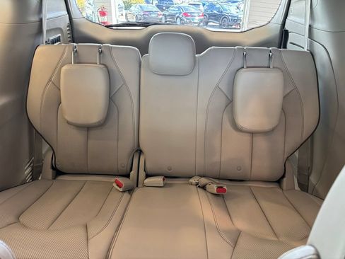 Used 2017 Chrysler Pacifica Limited FWD image 28