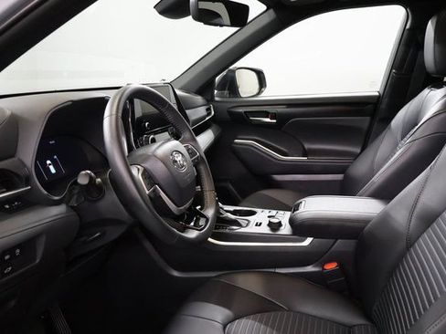 Certified 2025 Toyota Highlander XSE AWD/4WD image 12
