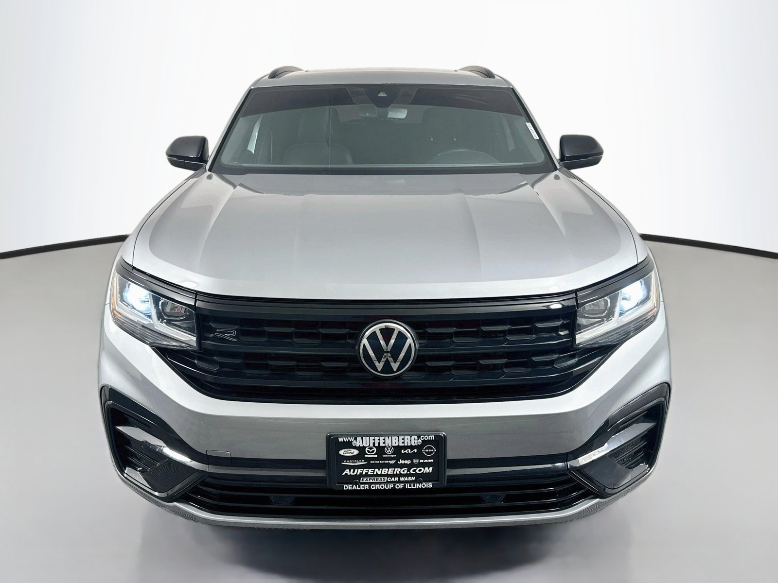 Used 2023 Volkswagen Atlas Cross Sport SEL R-Line AWD/4WD image 2