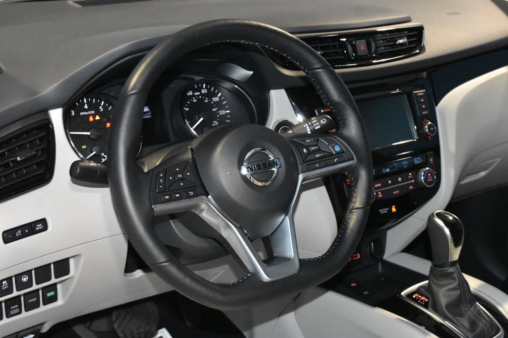 Certified 2022 Nissan Rogue Sport SL AWD/4WD image 2