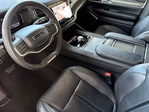 Used 2024 Jeep Wagoneer Series II w/ Flexible Seating Group image 5