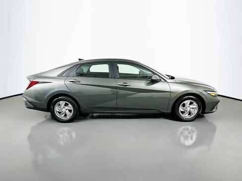 Certified 2026 Hyundai Elantra SE FWD image 4
