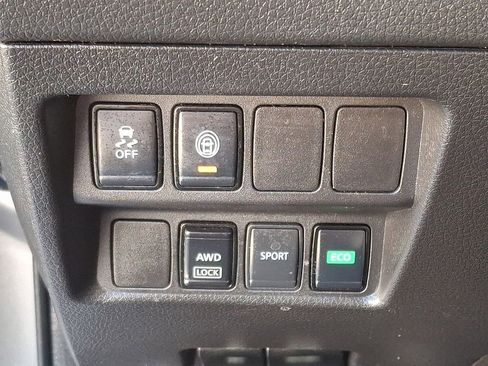 Used 2021 Nissan Rogue Sport S image 22