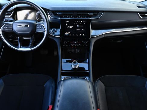 Used 2022 Jeep Grand Cherokee Altitude image 11