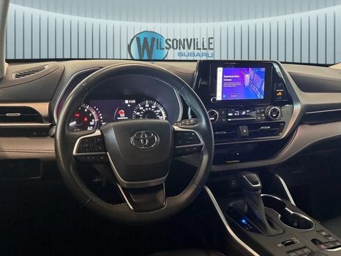 Used 2023 Toyota Highlander XLE AWD/4WD image 14