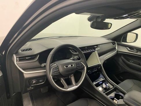 Used 2024 Jeep Grand Cherokee Laredo X w/ Luxury Tech Group I image 8