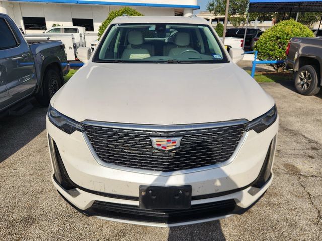 Used 2022 Cadillac XT6 Premium Luxury w/ Technology Package FWD image 2