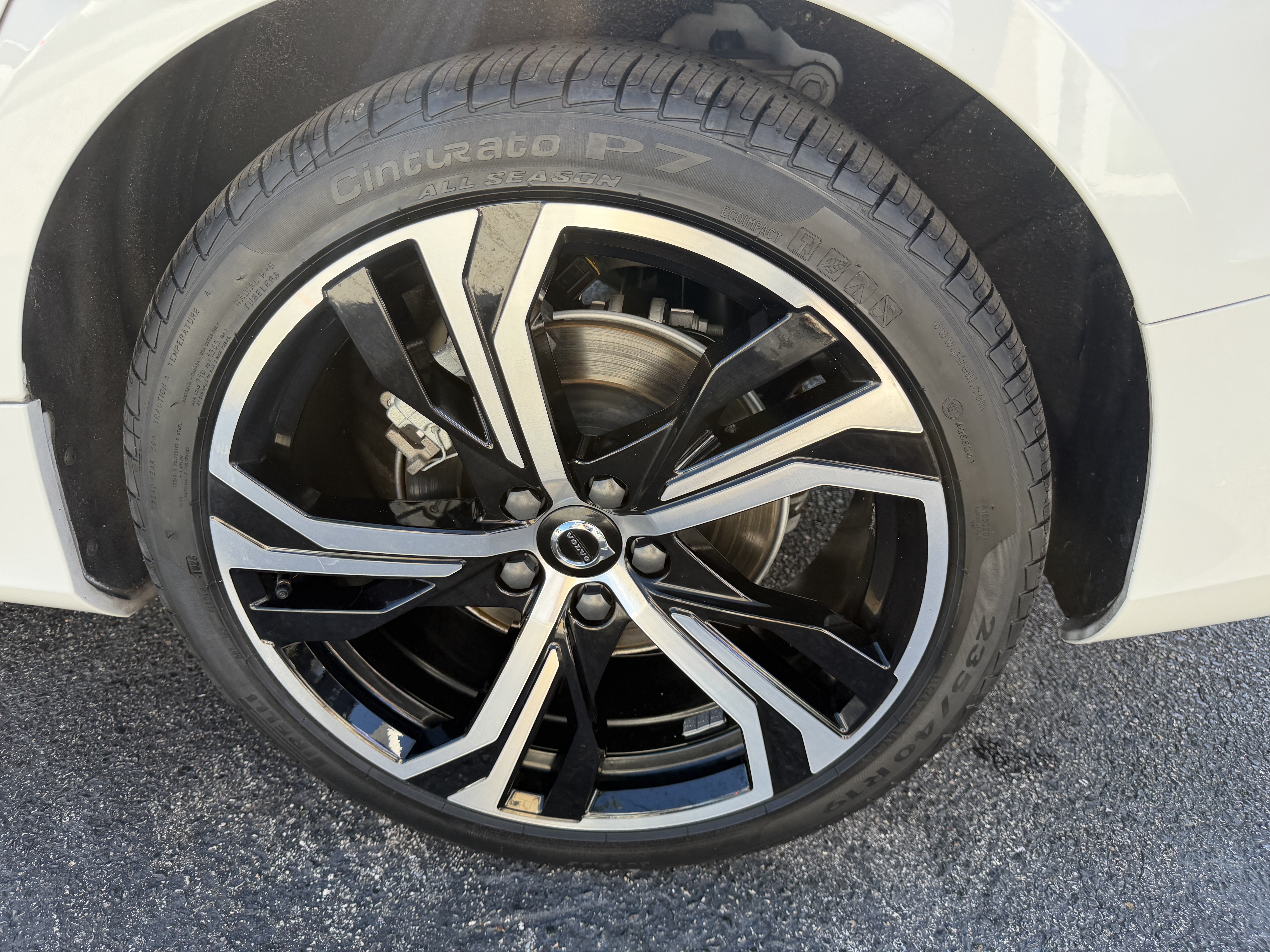 Certified 2024 Volvo S60 B5 Plus AWD/4WD image 29
