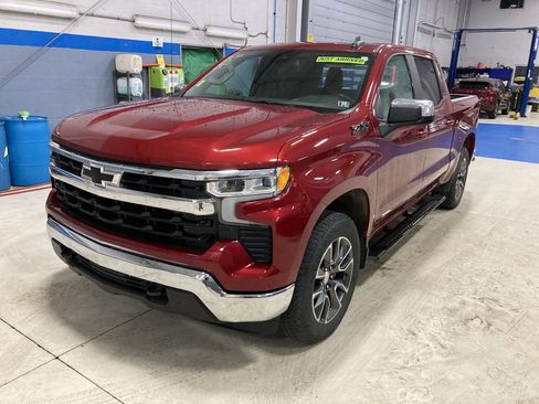 Used 2023 Chevrolet Silverado 1500 LT w/ Z71 Off-Road Package image 3