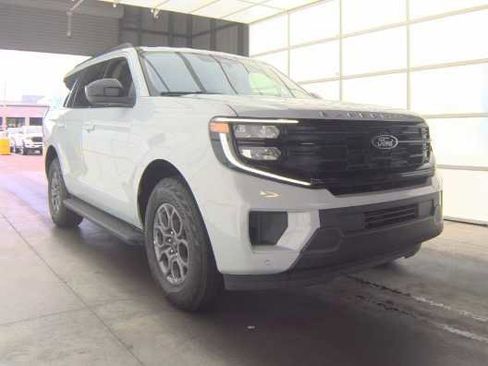 Used 2025 Ford Expedition Active RWD image 5