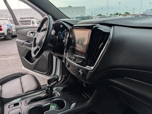 Used 2023 Chevrolet Traverse LT FWD image 24