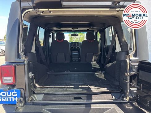 Used 2017 Jeep Wrangler Unlimited Rubicon w/ Cold Weather Group AWD/4WD image 24