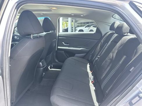 Used 2025 Hyundai Elantra SEL FWD image 27