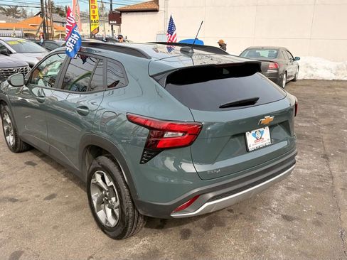 Used 2025 Chevrolet Trax LT image 7