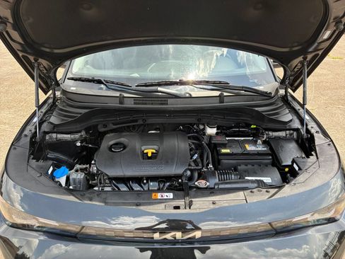 Used 2025 Kia Soul LX w/ LX Technology Package FWD image 25