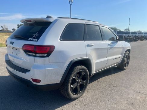 Used 2019 Jeep Grand Cherokee Laredo RWD image 5