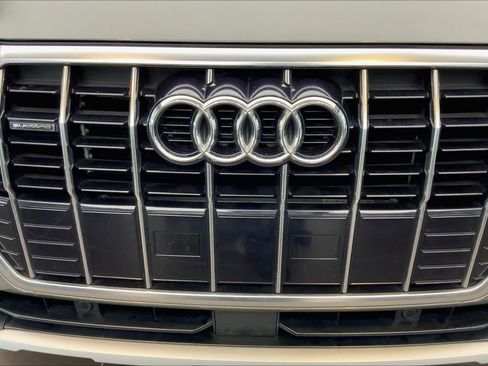 Used 2020 Audi Q3 2.0T Premium Plus w/ Premium Plus Package AWD/4WD image 32