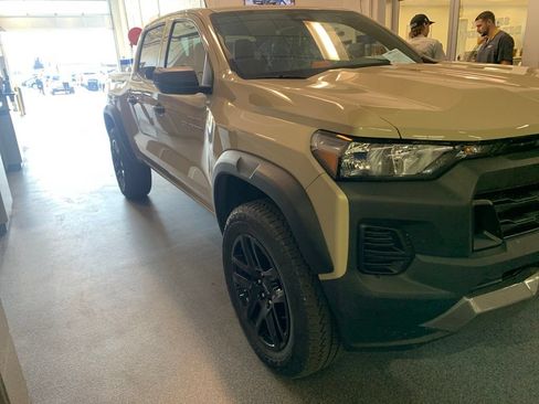 Used 2023 Chevrolet Colorado Trail Boss w/ Advanced Trailering Package AWD/4WD image 4