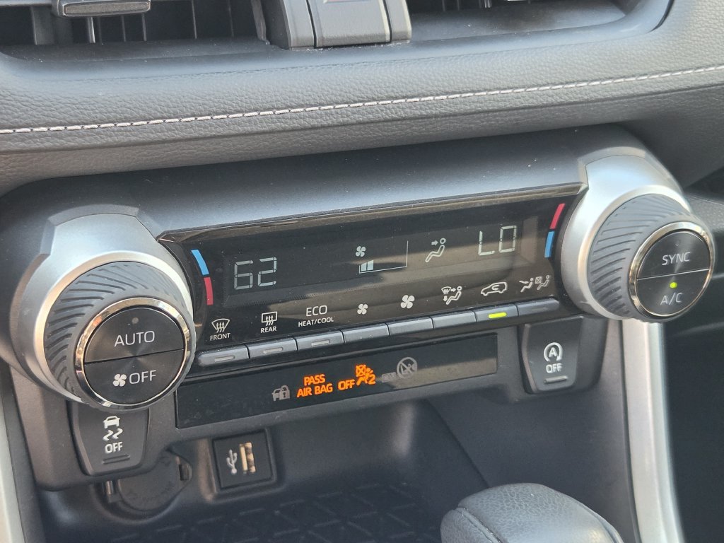 Used 2025 Toyota RAV4 XLE FWD image 20