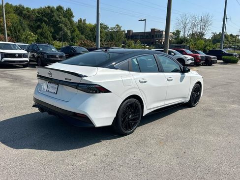 New 2027 Nissan Sentra SR w/ SR Premium Package FWD image 7