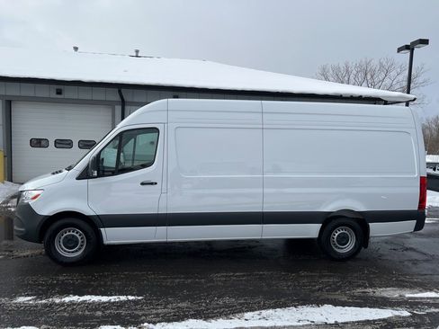 Used 2025 Mercedes-Benz Sprinter 2500 image 20