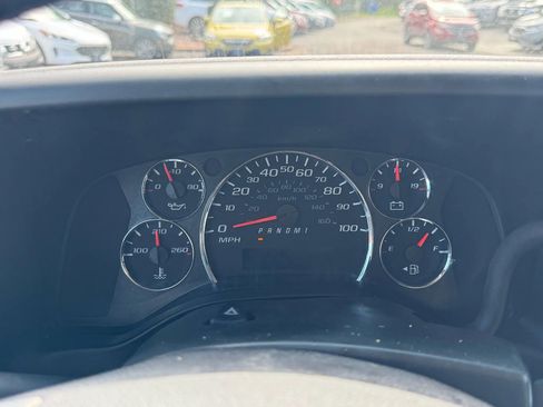 Used 2017 Chevrolet Express 3500 Extended image 37