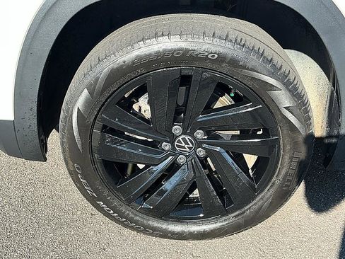Used 2022 Volkswagen Atlas Cross Sport SE AWD/4WD image 7