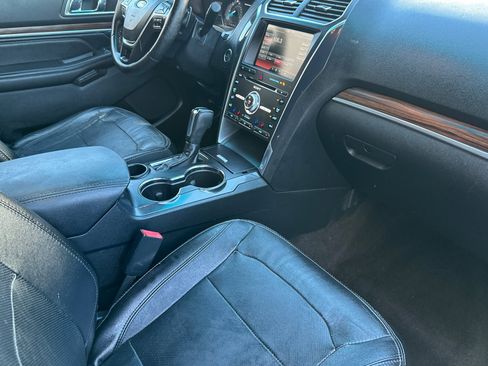 Used 2016 Ford Explorer Limited FWD image 19
