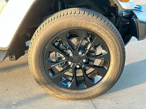 New 2023 Jeep Wrangler Sahara w/ Cold Weather Group image 10