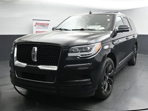 Used 2022 Lincoln Navigator Reserve image 4