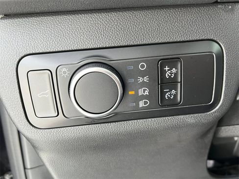 Used 2022 Ford Escape SE w/ SE Sport Appearance Package image 17