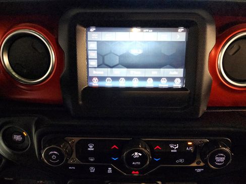 Used 2020 Jeep Gladiator Rubicon w/ LED Lighting Group image 30