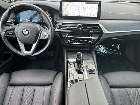 Used 2023 BMW 530e w/ Convenience Package image 13