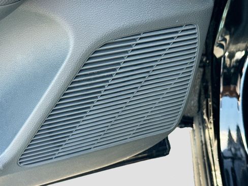 Used 2026 Nissan Kicks SR FWD image 18