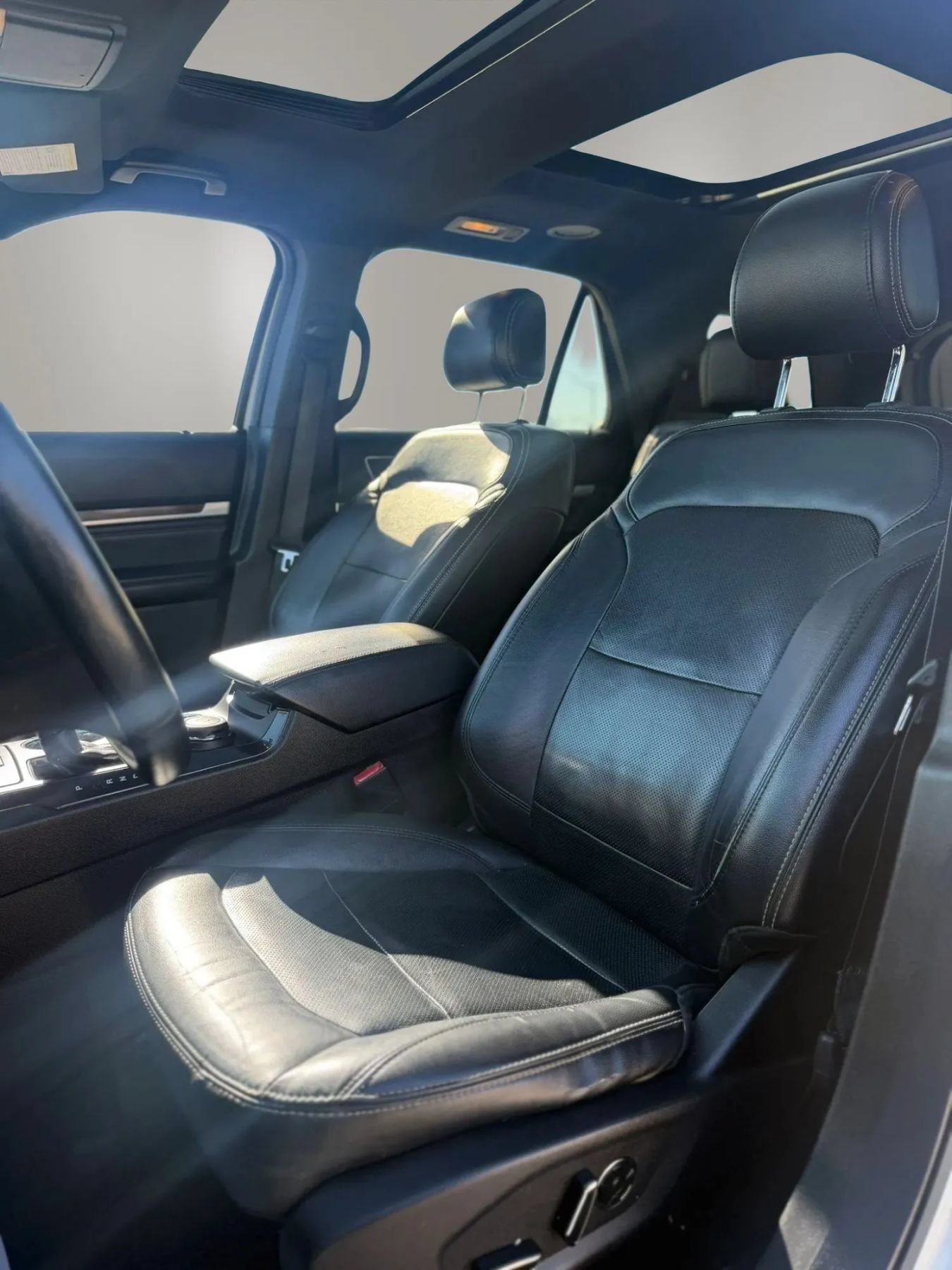Used 2017 Ford Explorer Limited w/ Equipment Group 301A AWD/4WD image 10