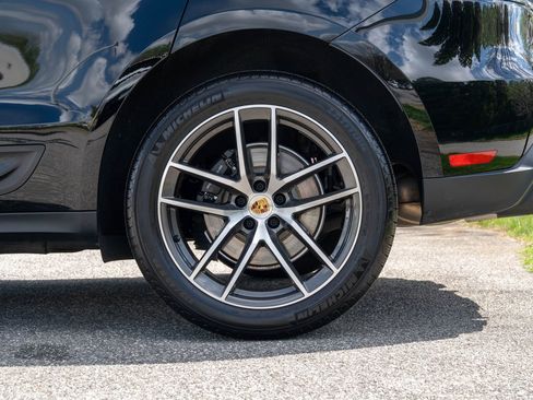Certified 2026 Porsche Macan image 12
