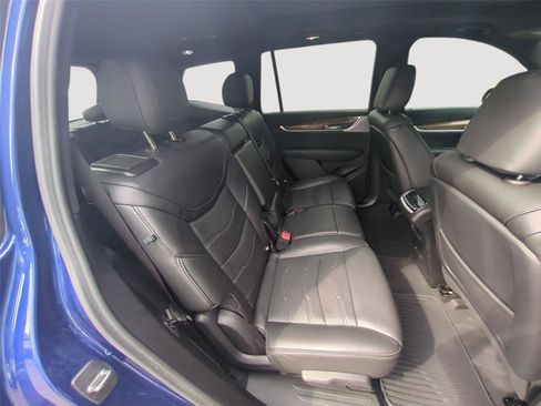 Used 2023 Cadillac XT6 Premium Luxury w/ Platinum Package AWD/4WD image 34