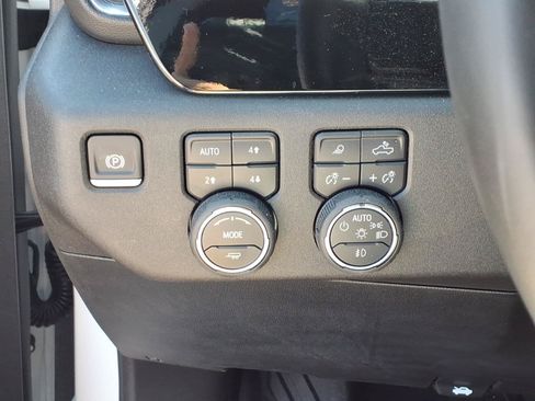 Used 2024 Chevrolet Silverado 1500 LTZ w/ LTZ Premium Package AWD/4WD image 21