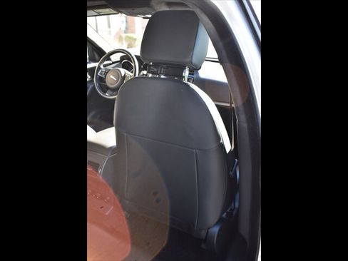 Used 2019 Jaguar F-PACE Premium image 26