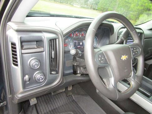 Used 2018 Chevrolet Silverado 1500 LTZ Z71 w/ Midnight Edition image 27