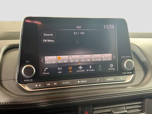 Used 2024 Nissan Rogue S FWD image 15