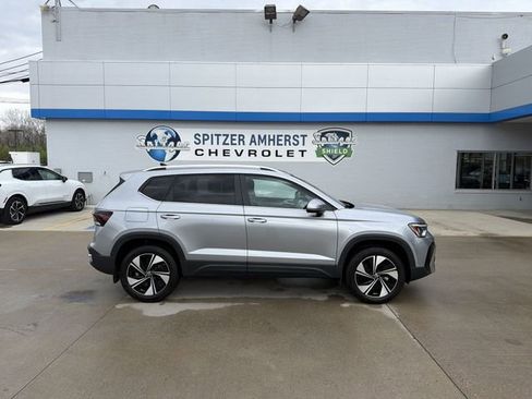Used 2025 Volkswagen Taos SE AWD/4WD image 11