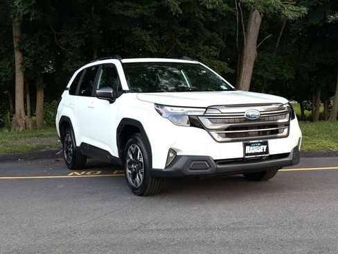 Used 2026 Subaru Forester Premium AWD/4WD image 1