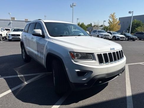 Used 2014 Jeep Grand Cherokee Laredo w/ Quick Order Package 23E AWD/4WD image 2