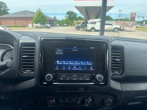 Used 2023 Nissan Frontier SV w/ Midnight Edition Package RWD image 17