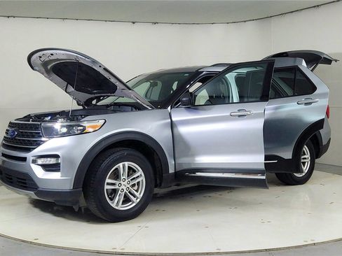 Used 2021 Ford Explorer XLT w/ Equipment Group 202A image 10