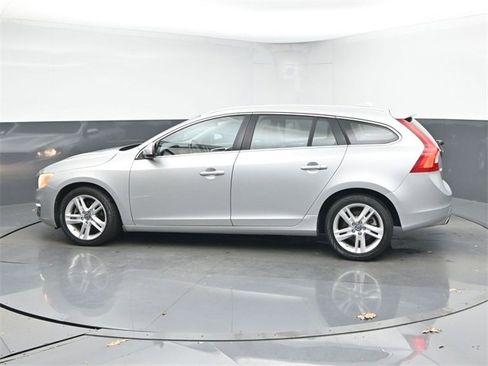 Used 2015 Volvo V60 T5 Premier image 5