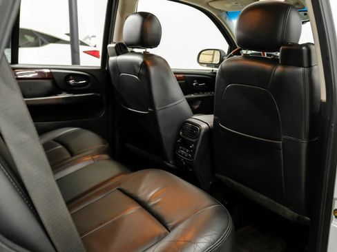 Used 2009 GMC Envoy Denali w/ Sun And 6-Disc Cd Package AWD/4WD image 32