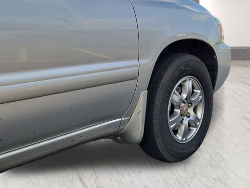 Used 2005 Toyota Highlander 2WD V6 w/ 3rd Row image 27